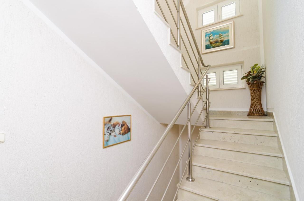 Rooms & Apartments Barisic Mlini Exterior photo