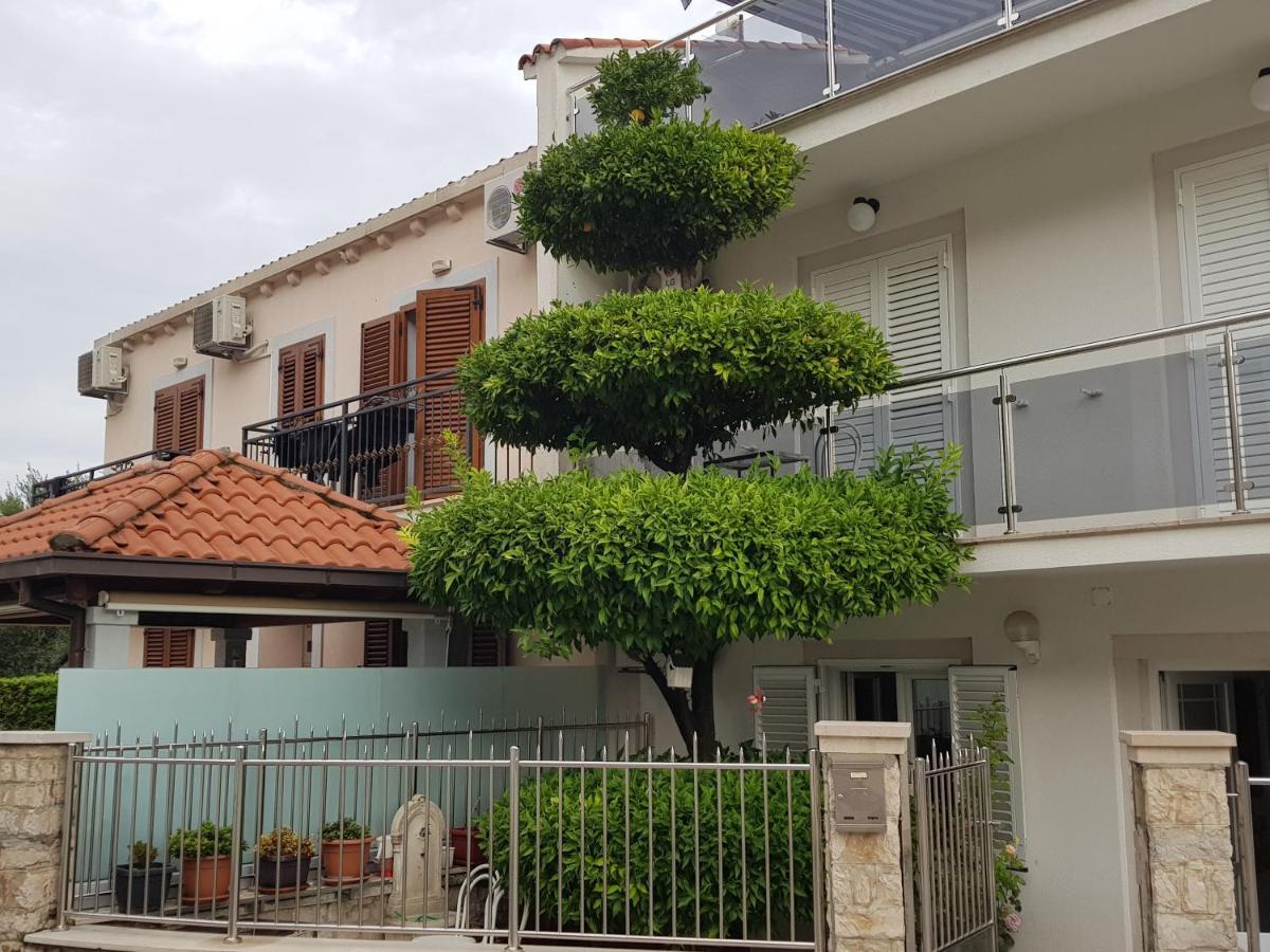 Rooms & Apartments Barisic Mlini Exterior photo